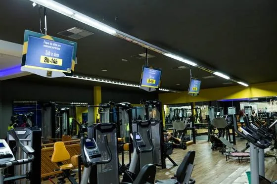 Tela da Mídia27 instalada em academia parceira